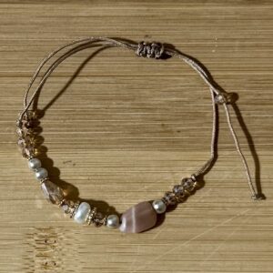 Adjustable bracelet with stone